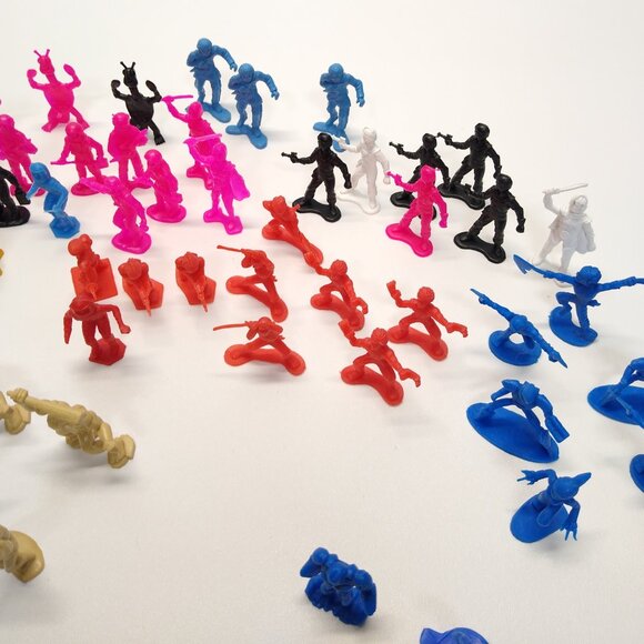 Toy Figurines Vintage Astronauts, Divers, People, Fantasy Mixed Approx 125 pcs - Picture 11 of 14